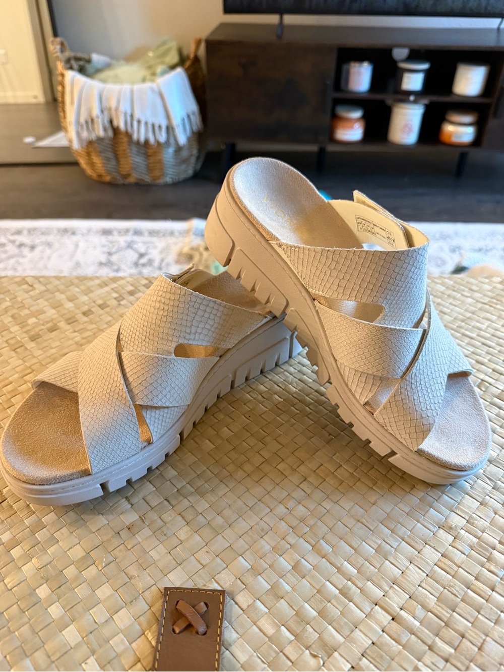 Vionic Cream Crisscross Platform Slide Sandals NWOT